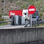 Vuelca una furgoneta en la entrada de Ourense y el conductor resulta ileso