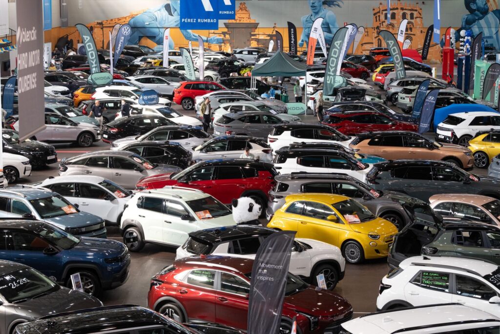 Galería | Novedades, diseño y tecnología en el Salón del Automóvil de Vehículo Nuevo de Ourense