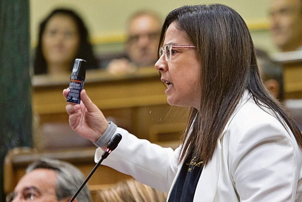 Archivado el expediente sancionador a la ourensana Ana Vázquez por exhibir gas pimienta, al disolverse las Cortes