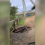 Alertan de un socavón en un paseo de Ourense que lleva meses sin repararse: “Cada vez es más peligroso”