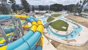 O Parque Acuático de Monterrei recibiu preto de 100.000 visitantes este verán