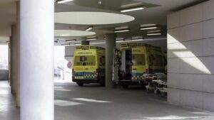 Herido un trabajador que cayó de la plataforma de un camión en Ourense
