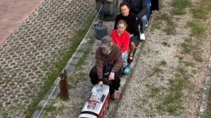 ¿Sabe usted que niños y adultos pueden disfrutar de un paseo todos los fines de semana en Ourense?