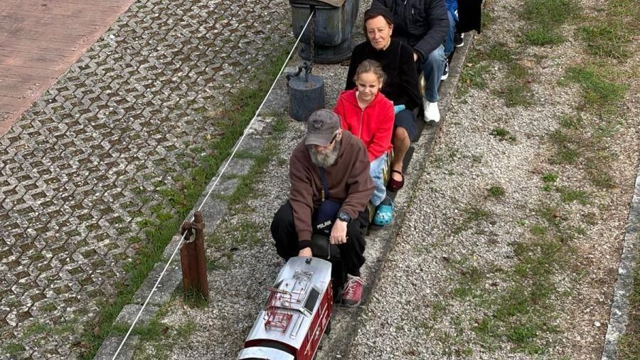 ¿Sabe usted que niños y adultos pueden disfrutar de un paseo todos los fines de semana en Ourense?