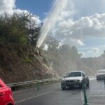 Una potente fuga de agua sorprende en las obras de la N-525 en Ourense: «Sale con mucha potencia, parece una catarata»