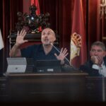 ¿Sabe usted que al alcaldiño le dio este viernes por debutar como crítico teatral de cloaca?