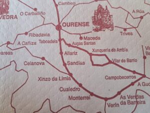 ¿Sabe usted que en algunos manteles la geografía de Ourense se aprende con más imaginación que precisión?