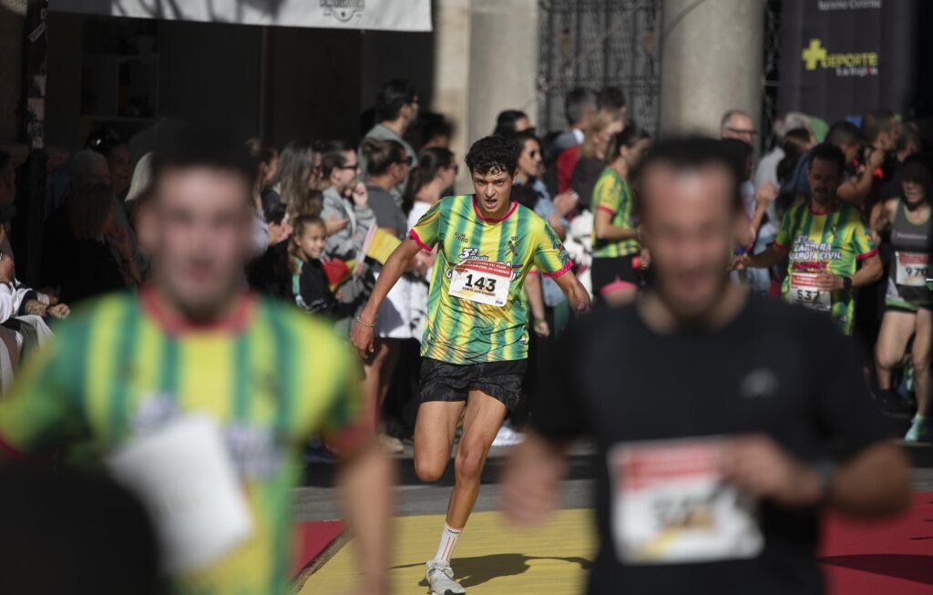 Galería | Ourense disfruta de la Carrera de la Guardía Civil un año más