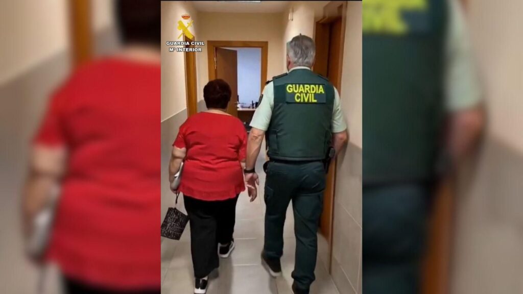 Una ourensana pierde 30.000 euros estafada tras enamorarse de un falso médico militar en Facebook