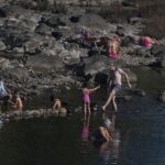 Galería | Los ourensanos combaten un calor inusual a mediados de otoño