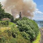 ¿Sabe usted que algunos trenes en Ourense parecen llevar más paradas por incendios que por estaciones?