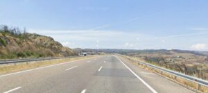 Sufre una indisposición y tiene un accidente al salirse de la autovía A-52 en Albarellos